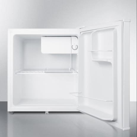 Summit S19LWH Compact Refrigerator Freezer - Image 3